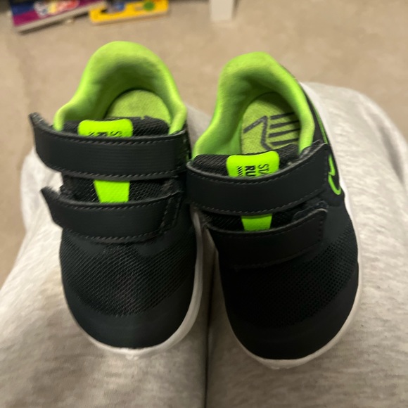 Baby boy shoes. us 5C Nike - Picture 4 of 4